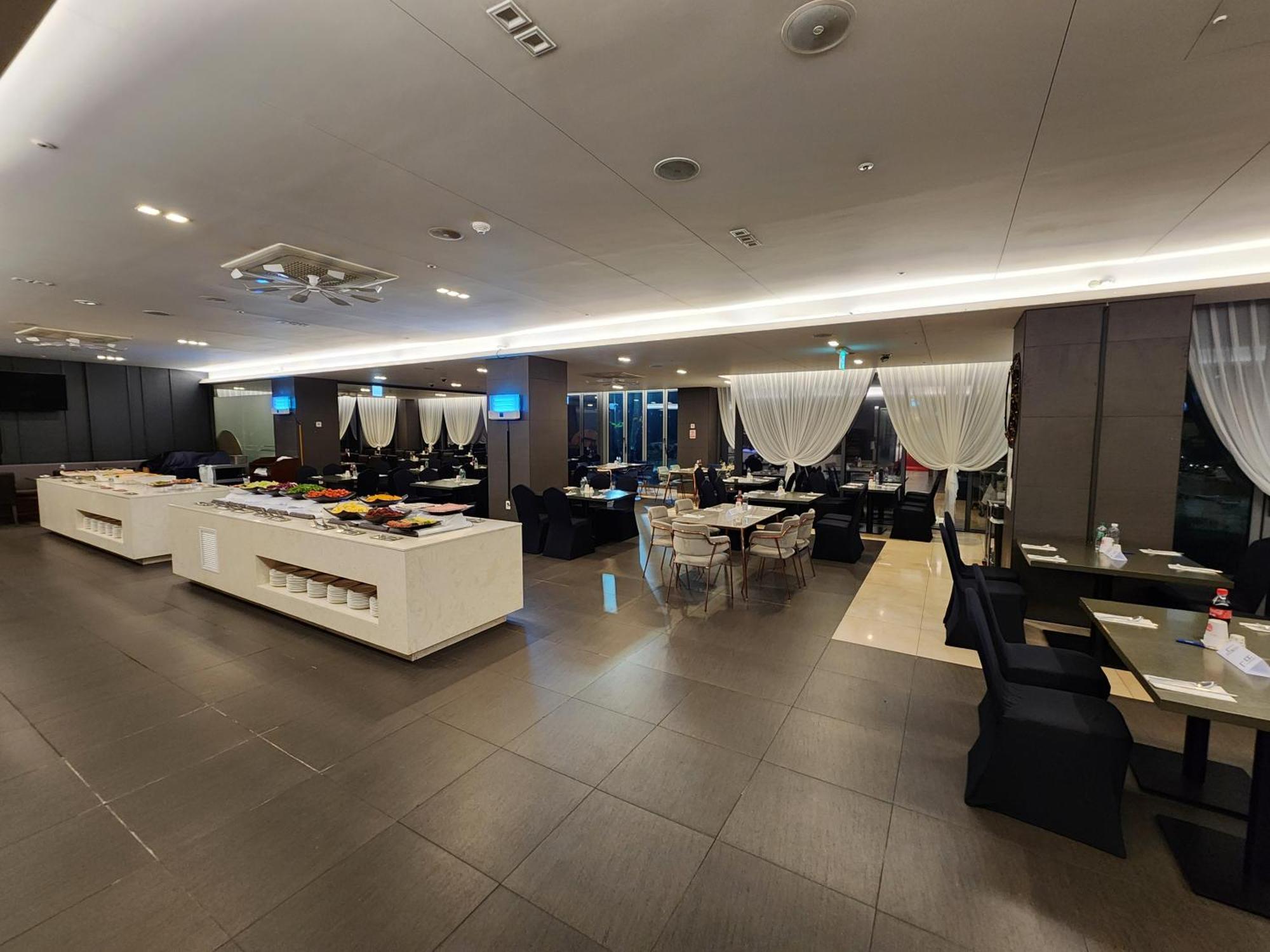 מלון Ramada By Wyndham Jeju Hamdeok מראה חיצוני תמונה