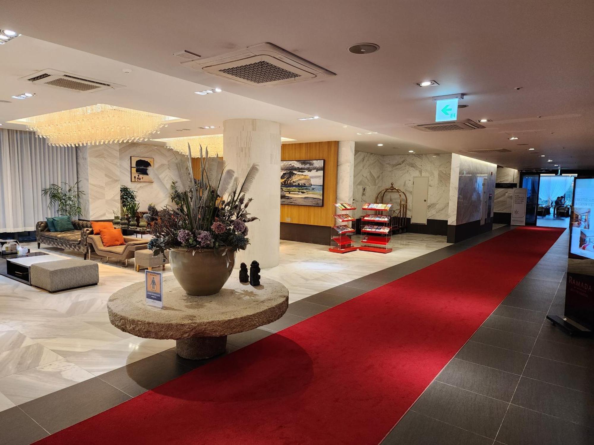 מלון Ramada By Wyndham Jeju Hamdeok מראה חיצוני תמונה