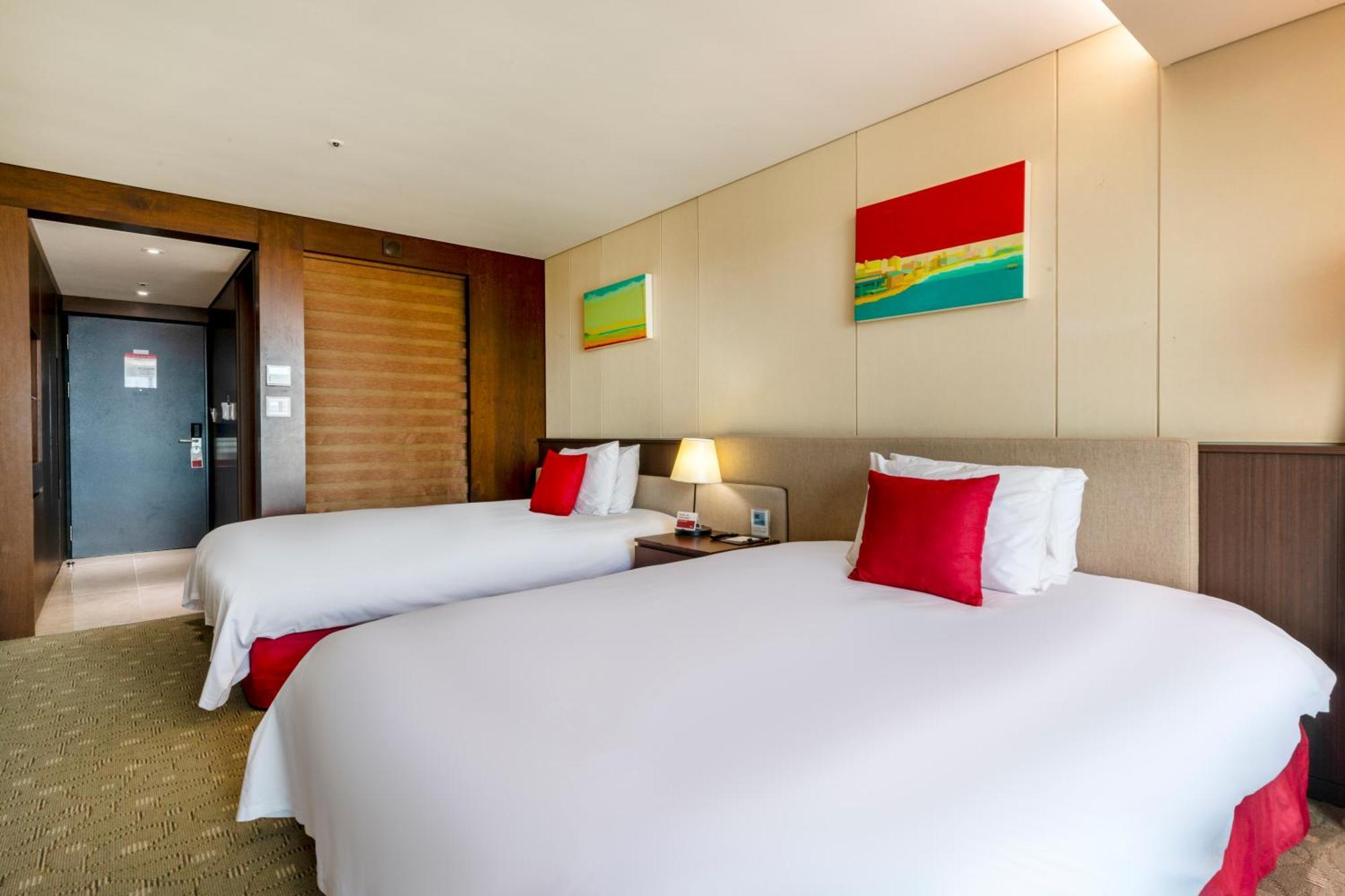 מלון Ramada By Wyndham Jeju Hamdeok מראה חיצוני תמונה