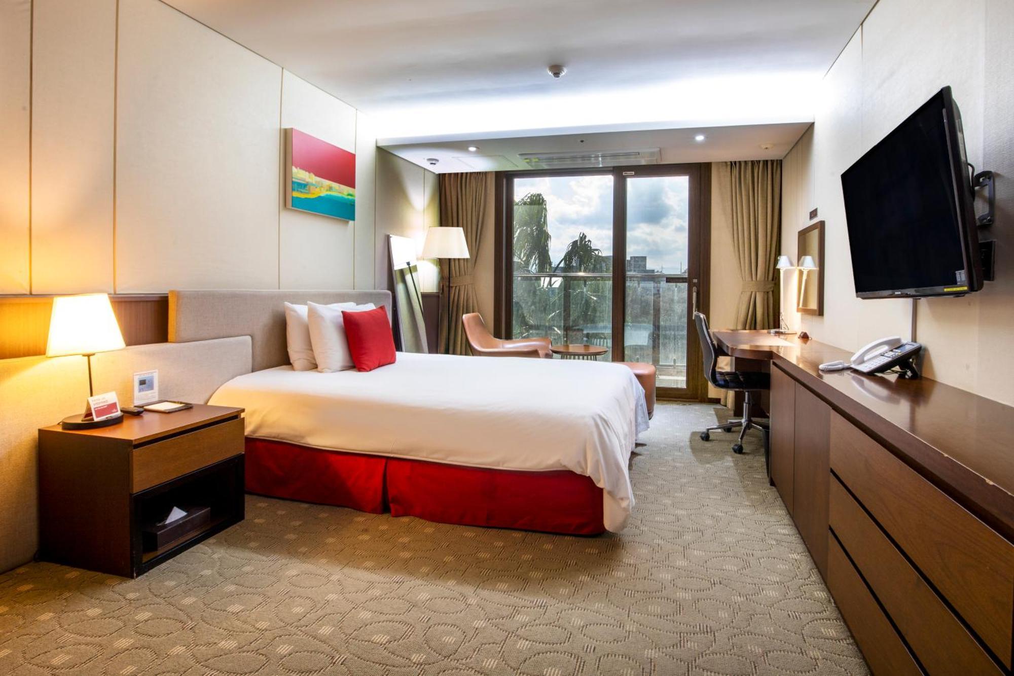 מלון Ramada By Wyndham Jeju Hamdeok מראה חיצוני תמונה