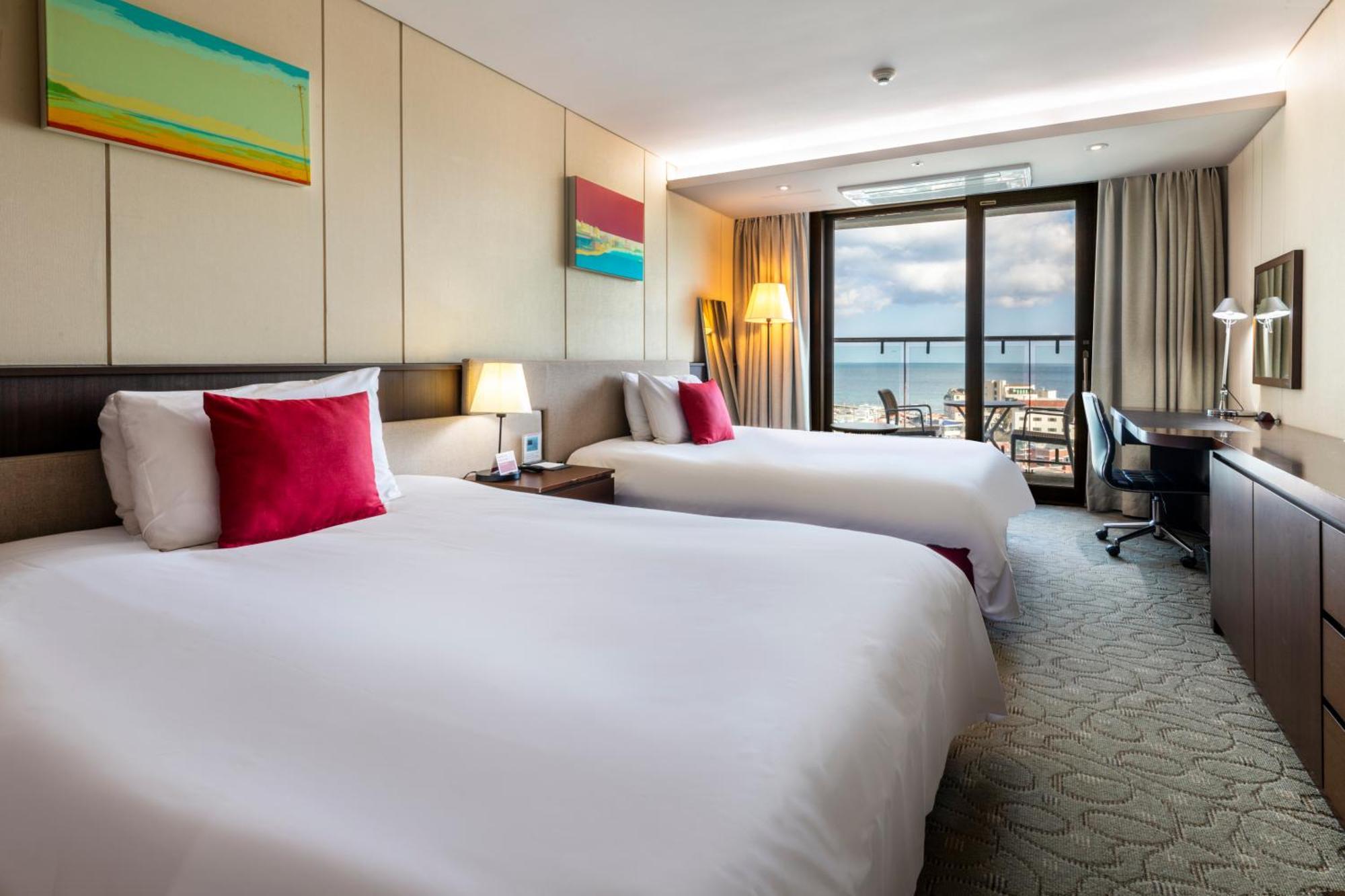 מלון Ramada By Wyndham Jeju Hamdeok מראה חיצוני תמונה