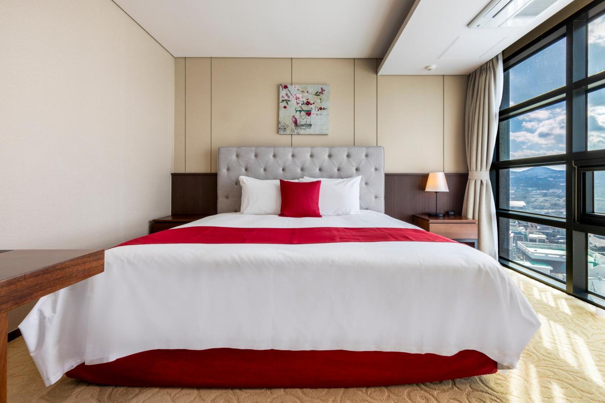 מלון Ramada By Wyndham Jeju Hamdeok מראה חיצוני תמונה