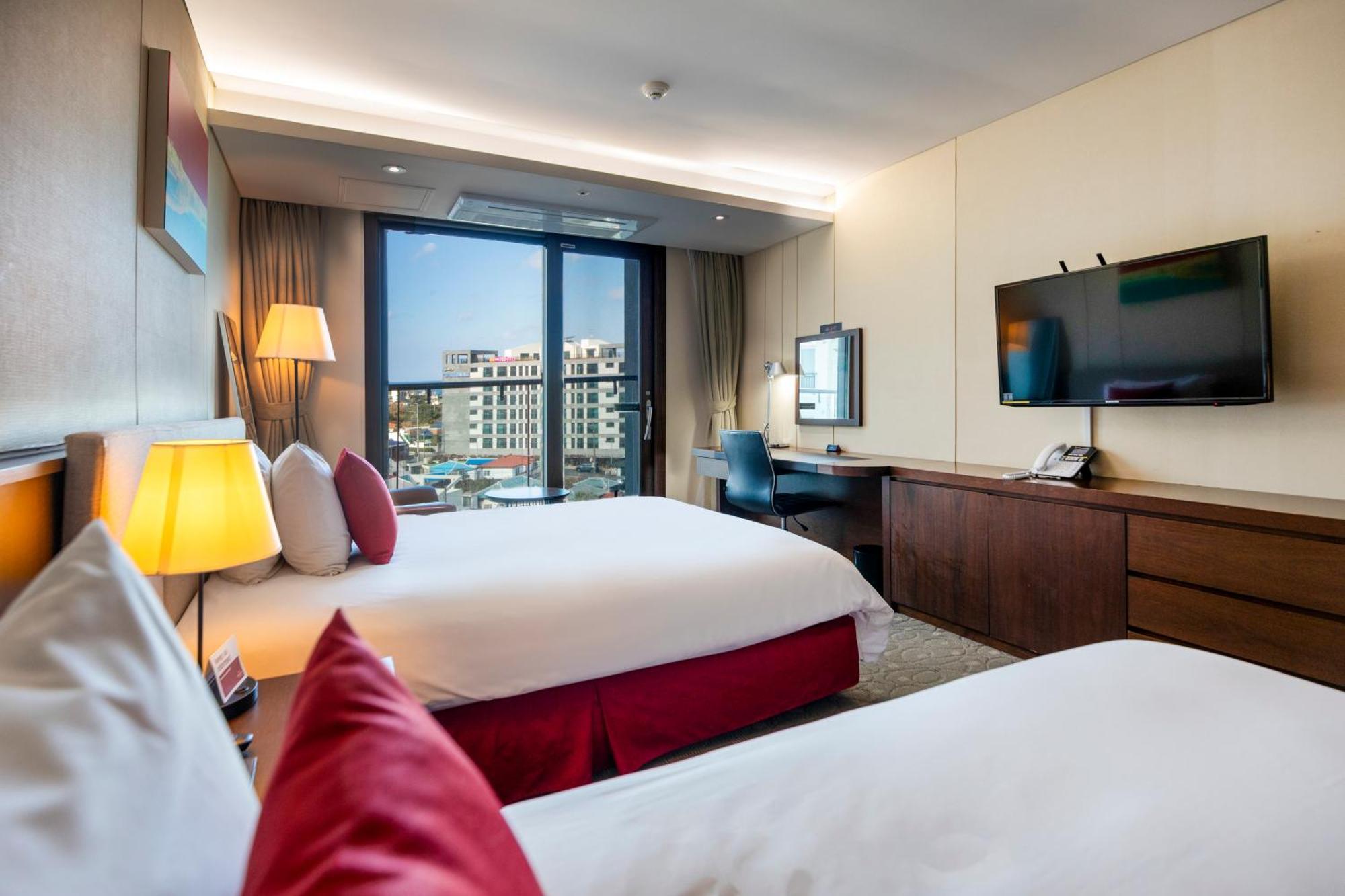 מלון Ramada By Wyndham Jeju Hamdeok מראה חיצוני תמונה