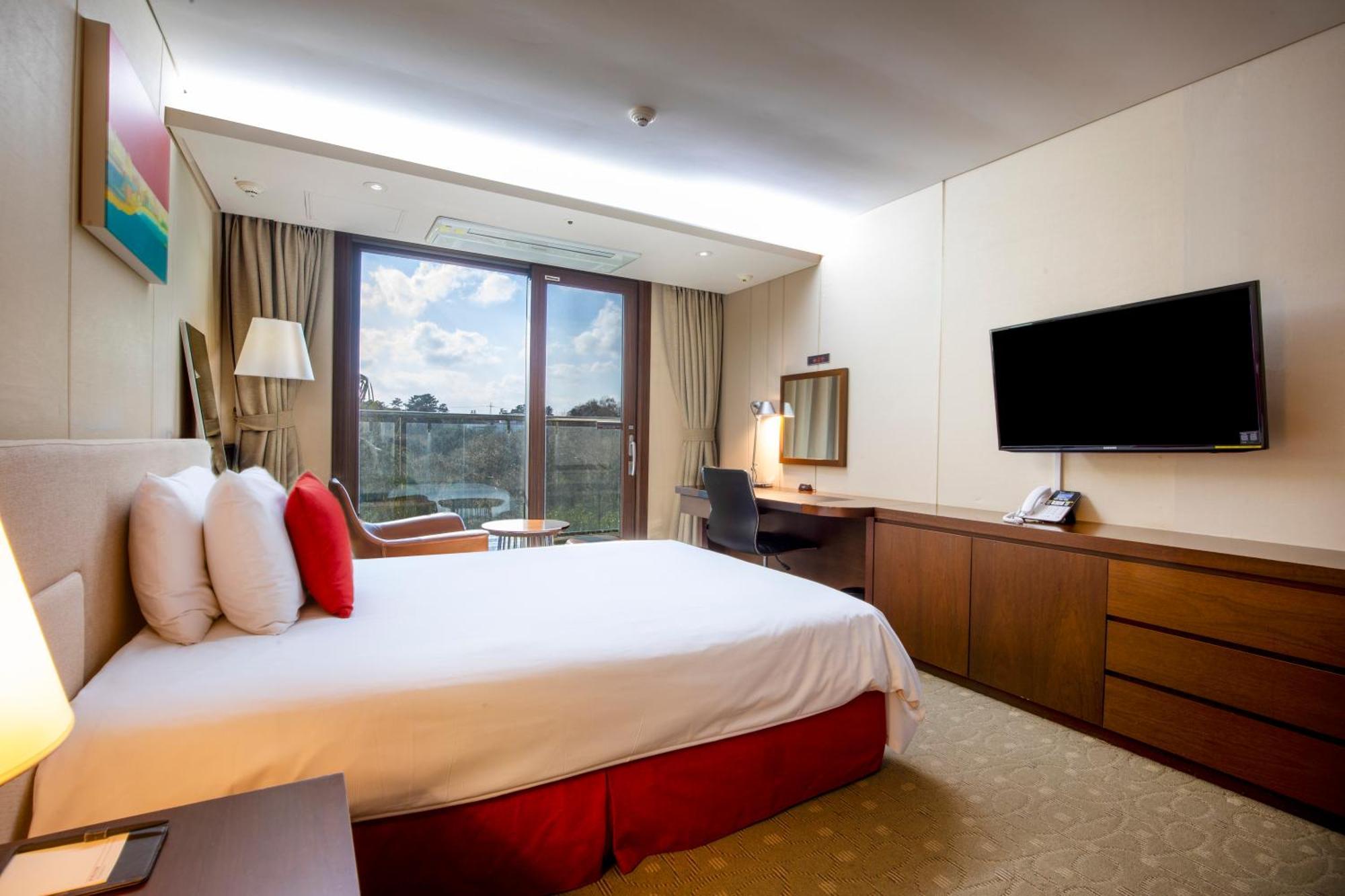 מלון Ramada By Wyndham Jeju Hamdeok מראה חיצוני תמונה