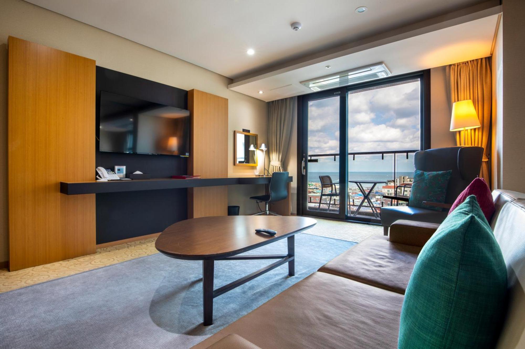 מלון Ramada By Wyndham Jeju Hamdeok מראה חיצוני תמונה