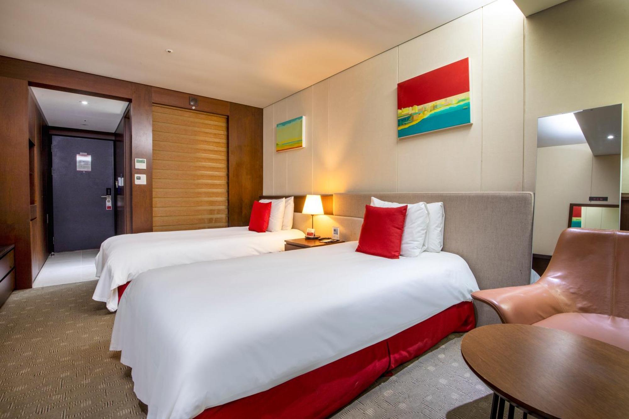 מלון Ramada By Wyndham Jeju Hamdeok מראה חיצוני תמונה