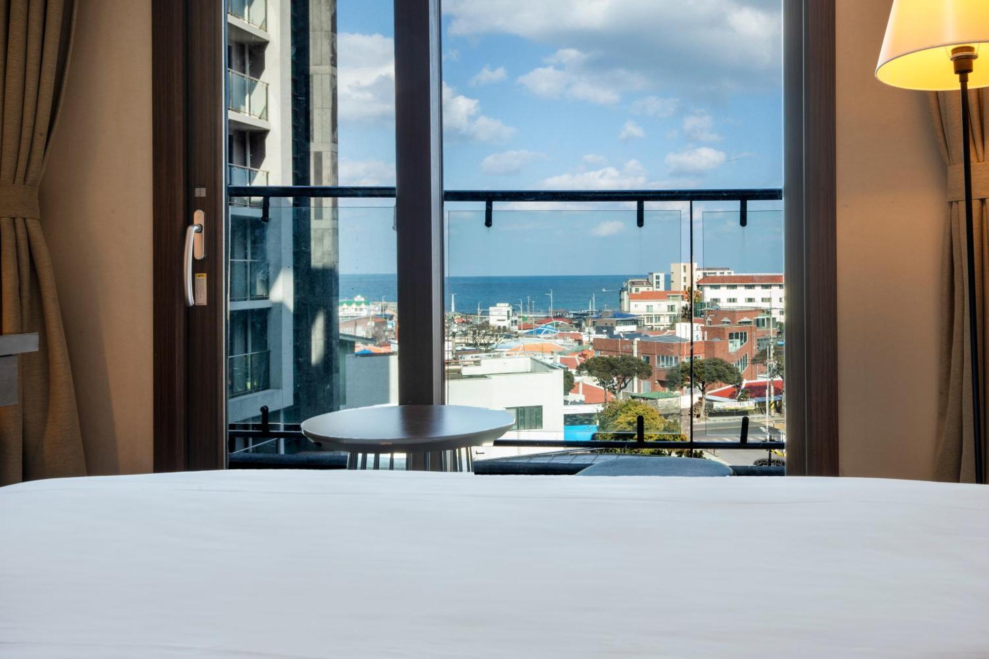 מלון Ramada By Wyndham Jeju Hamdeok מראה חיצוני תמונה
