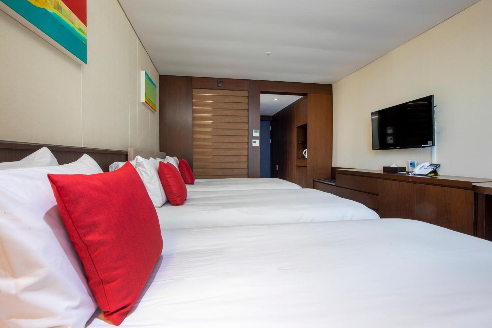 מלון Ramada By Wyndham Jeju Hamdeok מראה חיצוני תמונה