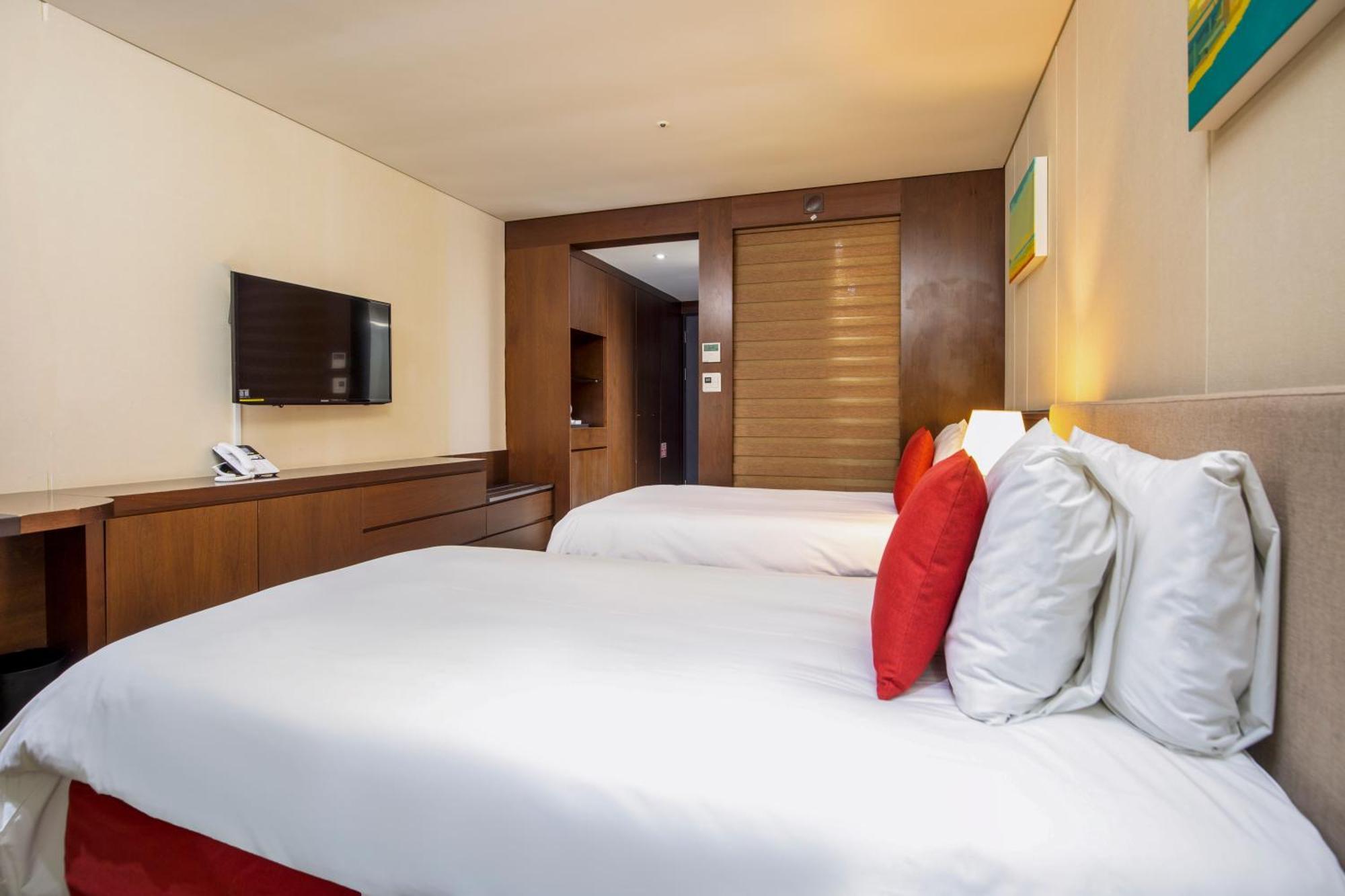 מלון Ramada By Wyndham Jeju Hamdeok מראה חיצוני תמונה