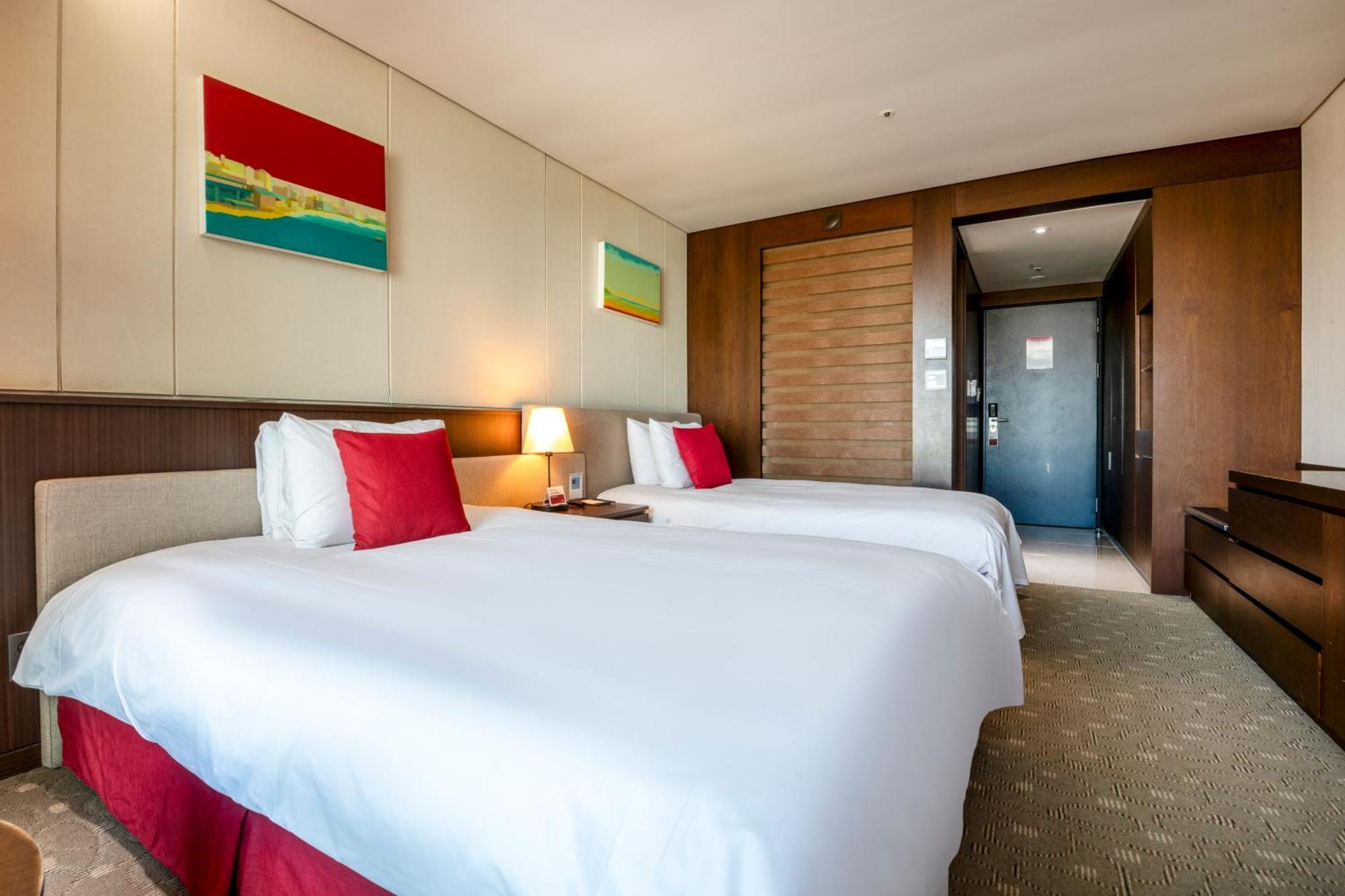 מלון Ramada By Wyndham Jeju Hamdeok מראה חיצוני תמונה