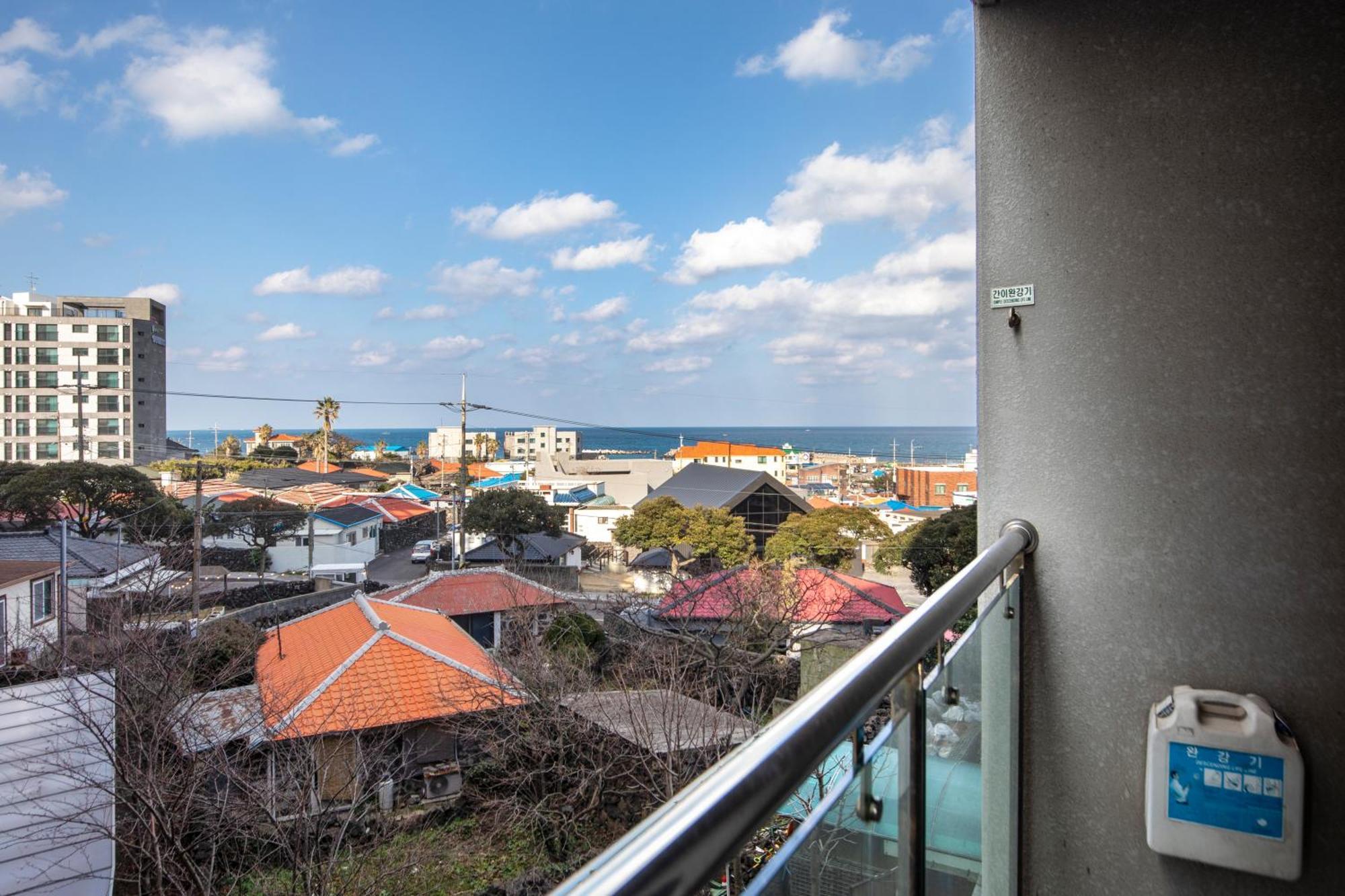 מלון Ramada By Wyndham Jeju Hamdeok מראה חיצוני תמונה